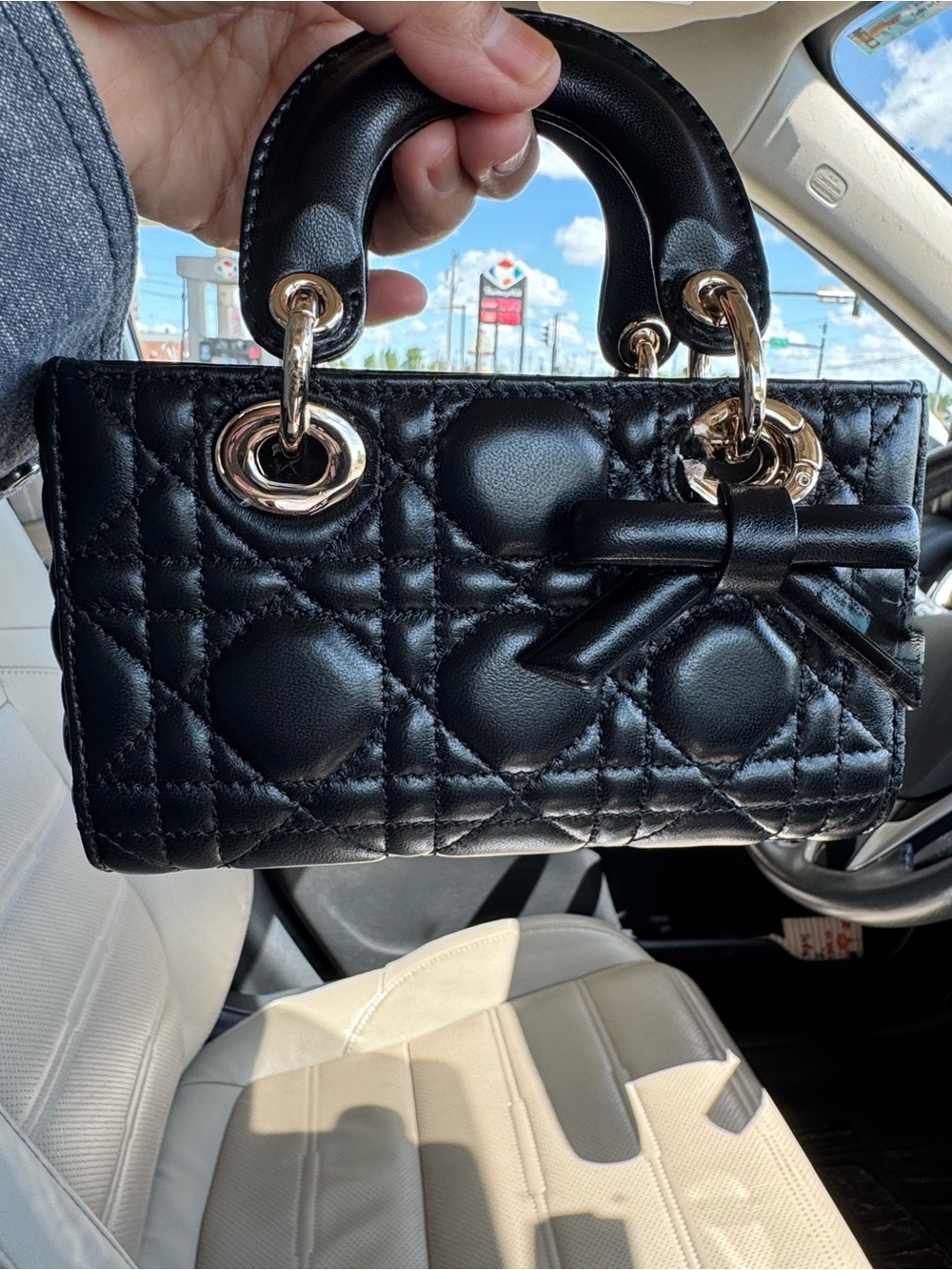 ❤️Very cute 🥰 Black Quilted Mini Tote with Gold-Tone Hardware NWOT🖤